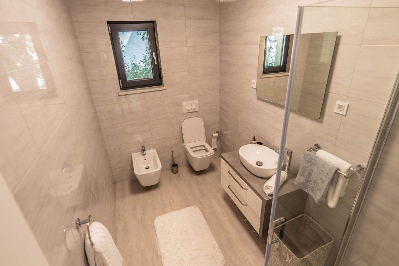 Villa The Boat With Rooftop Pool Matulji Exterior photo
