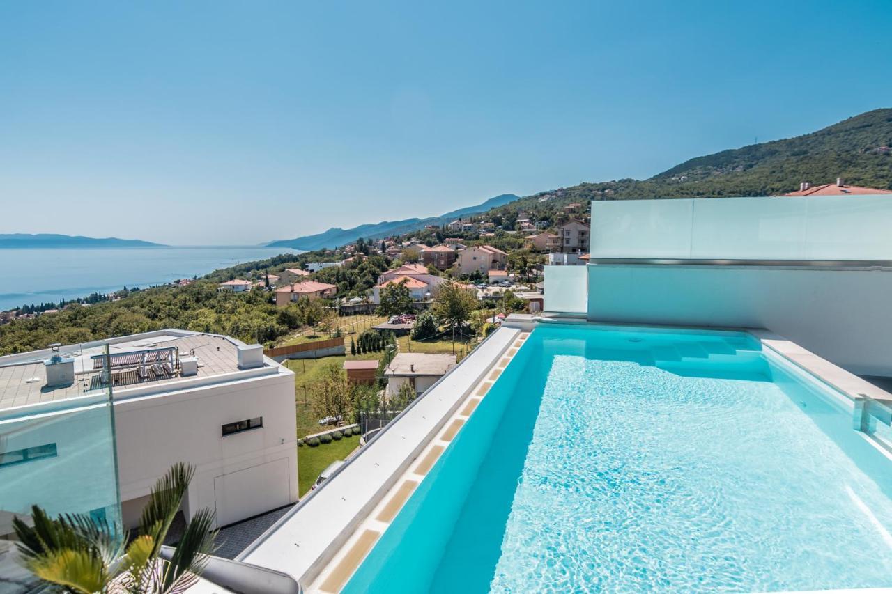 Villa The Boat With Rooftop Pool Matulji Exterior photo